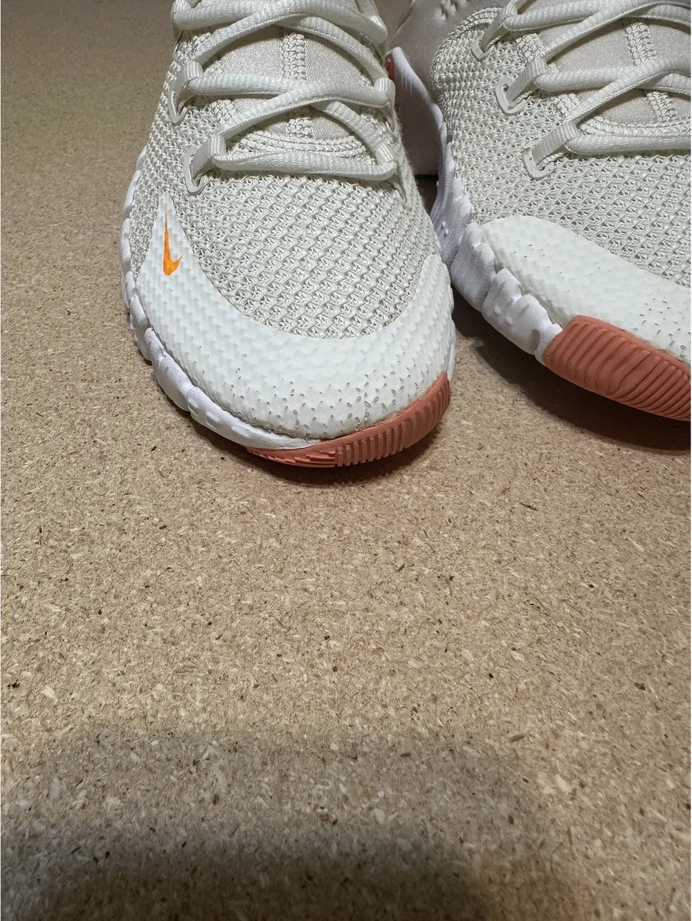 Nike Free Metcon 4 Women’s Size 9 Sail Total Orange Training Shoes CZ0596-104